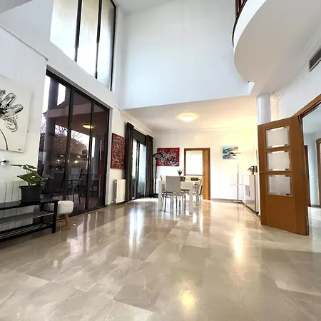 Luxe Castillo